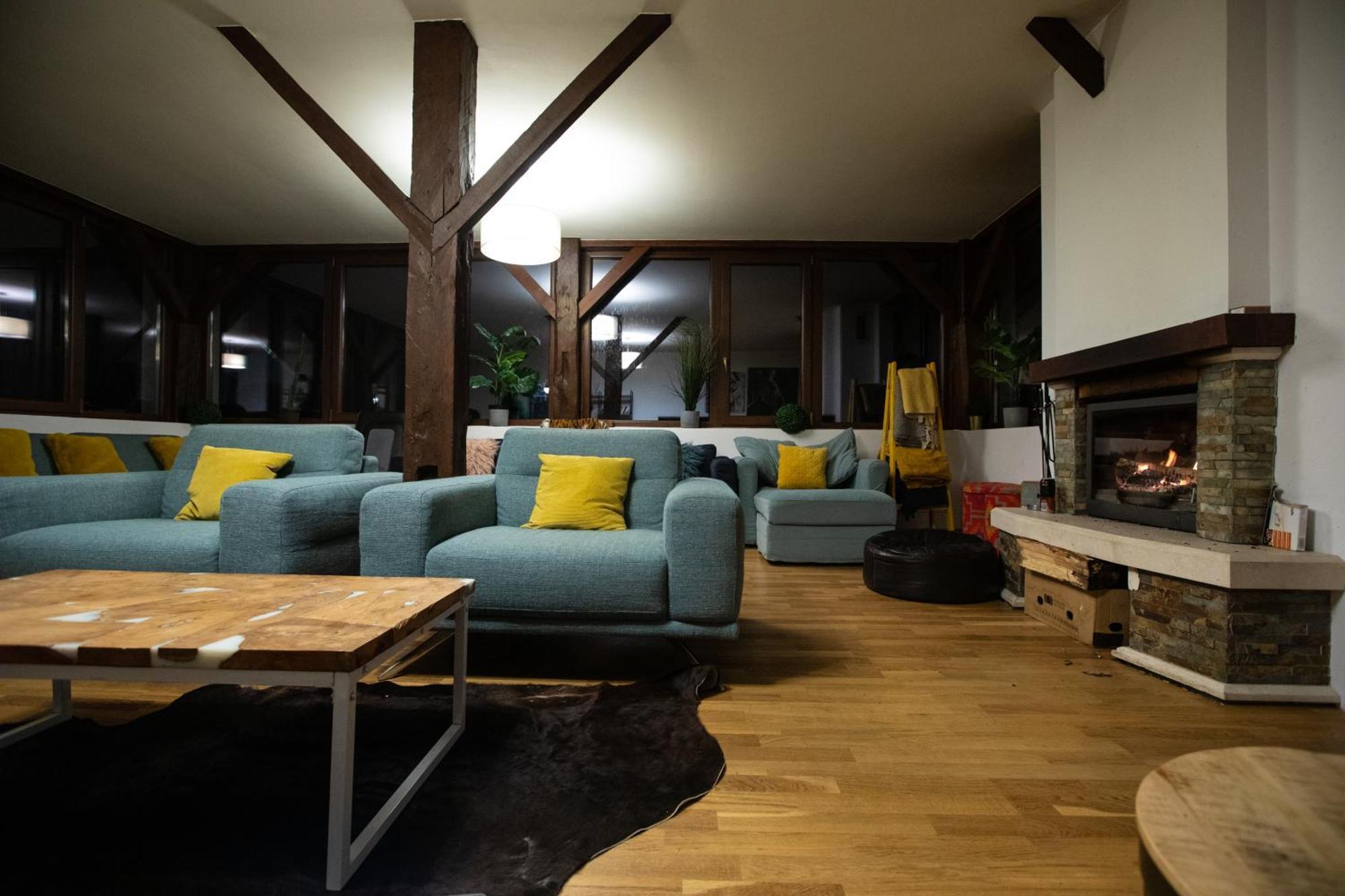 Maison De L'Amour Brebu Nou Exteriör bild